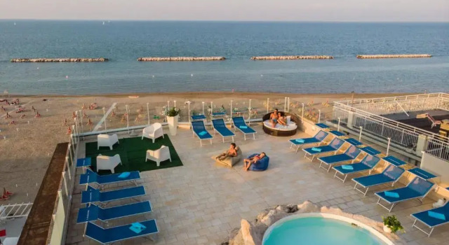 Четырёхместный номер Standard с видом на море Hotel International