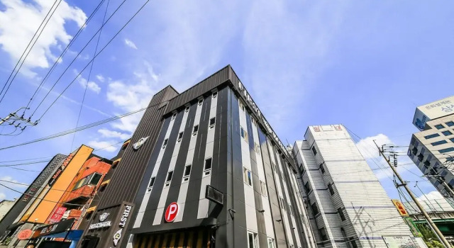 Suwon First M
