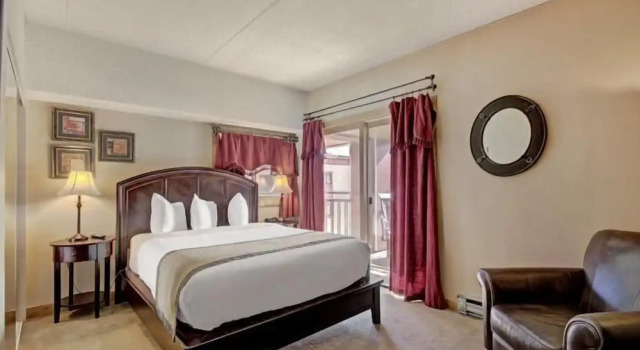 4 Bedroom Ski in, Ski out Mountain Vacation Rental Located Next to Historic Main Street in Downtown Breckenridge, Book Hotel SPA-hoteller i Breckenridge, SPA