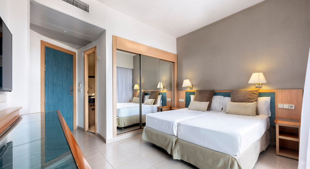 Номер Sol with side sea view SOL by Meliá Príncipe