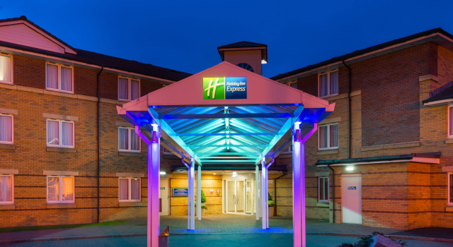 Holiday Inn Express Stirling by IHG, Забронировать Отель Отели Центральной Шотландии с парковкой, Парковка