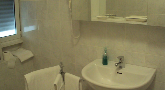 Domus della Radio, Prenota Hotel Portuense Roma