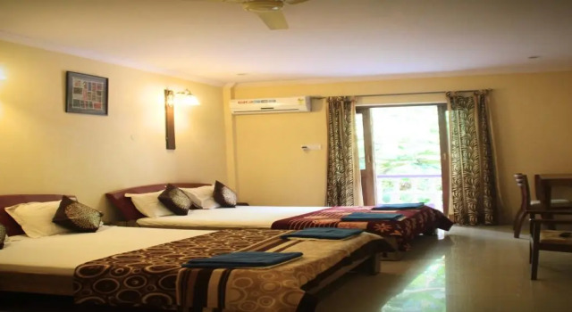 Dona Julia Beach Resort, Book Resort Hotels in Goa with a Pool, Swimming Pool