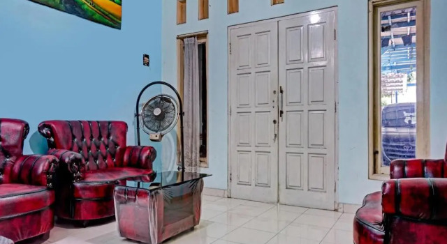 Fajar Inn Mitra RedDoorz, Buchen Sie Hotel Depok West-Java