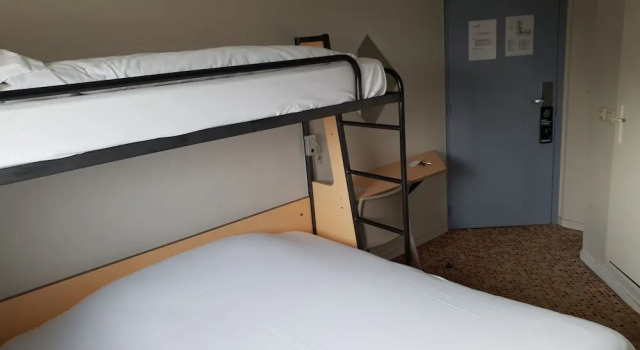 Трёхместный номер Standard Welcomotel Coignières