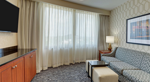 Двухместный люкс с 2 комнатами Drury Plaza Hotel Nashville Franklin
