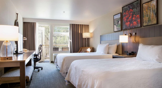 Четырёхместный номер Standard с балконом и с видом на реку Hilton Garden Inn Boise / Eagle