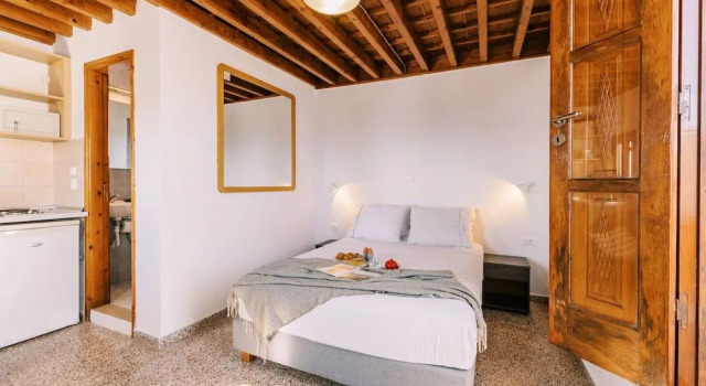 Arte Lindos Suites