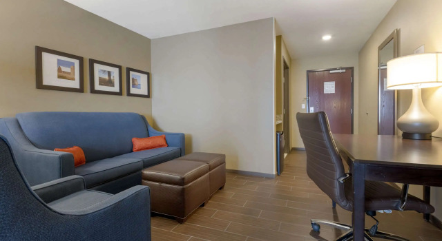 Двухместный люкс Comfort Suites & Conference Center