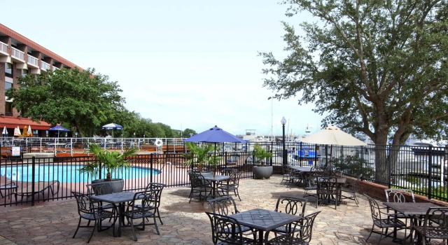 Номер Standard DoubleTree by Hilton New Bern - Riverfront