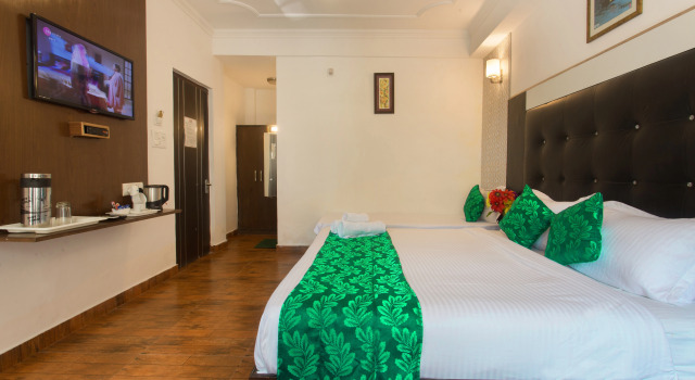 Трёхместный номер Executive с балконом Hotel Shivani International