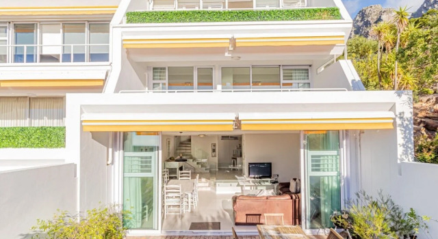 Modern Two Bedroom Holiday Apartment in Camps Bay With Private Terrace Driftwood, Забронировать Апартаменты/квартира Отели Cape Peninsula с парковкой, Парковка