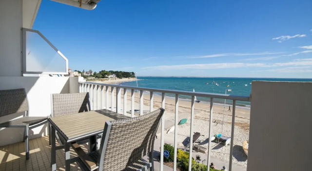 Семейный номер Standard с балконом и с видом на море Hotel De la Plage