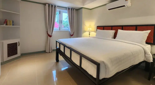 4 Bed Pool Villa Steps from the Beach - KBR34, Забронировать Вилла Отели Южного Таиланда 3 звезды, 3*