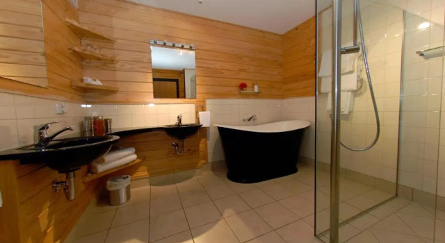 Четырёхместный люкс Westwood Lodge