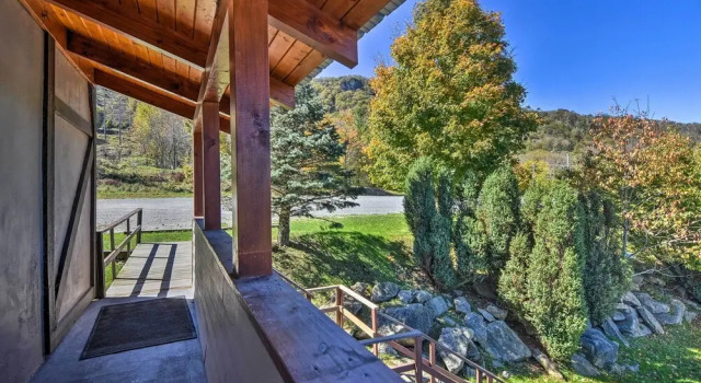 Апартаменты с 3 комнатами с балконом Cozy Condo: Walk to Resort, 9 Mi to Sugar Mountain