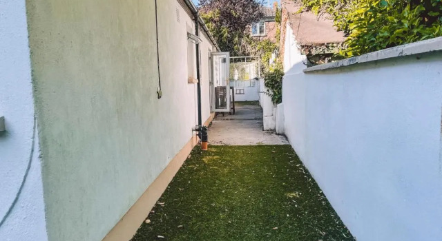 Коттедж Broc House Suites