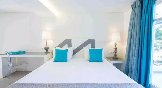 Двухместный номер Deluxe с балконом и с видом на сад Marpunta Resort, Santikos Collection