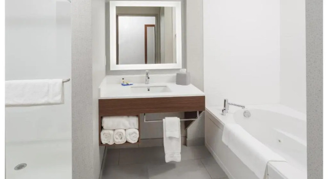 Люкс Holiday Inn Express & Suites - Hudson I-94 by IHG