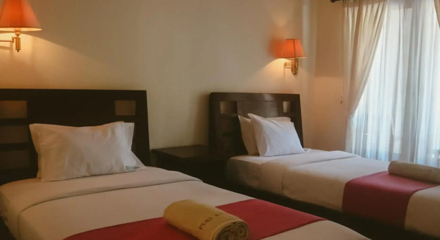 New Puri Asih Hotel, Забронировать Отель Отели Куты с парковкой, рядом с Торговый центр Lippo Kuta, Парковка