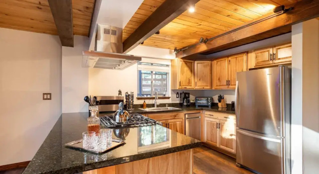 Коттедж Bears Lair by Avantstay Wood-burning Fireplace + Firepit + Expansive Deck 3 Minutes to Bear Mountain + Big Bear Lake