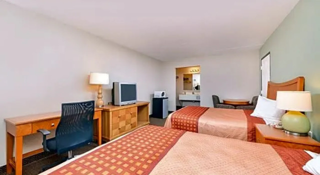 Четырёхместный номер Standard Americas Best Value Inn - Somerset