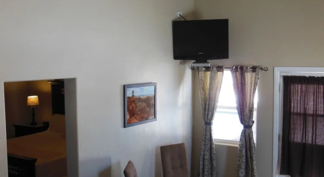 Апартаменты Mountain Ridge Cabins & Lodging Between Bryce and Zion National Park