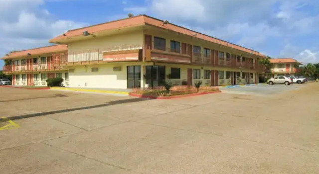 Rodeway Inn and Suites Lake Charles, Забронировать Отель Отели Луизиана с парковкой, Парковка