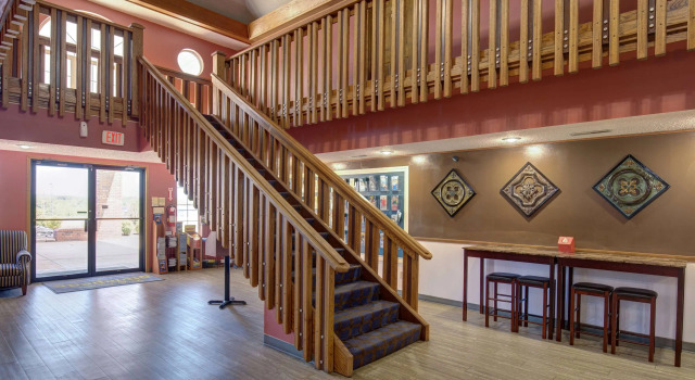 Howard Johnson by Wyndham Branson Theatre District, Забронировать Мини-отель Отели Table Rock Lake с парковкой, Парковка