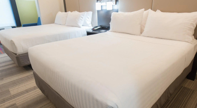 Четырёхместный номер Standard Holiday Inn Express Hotel & Suites Erie an IHG Hotel