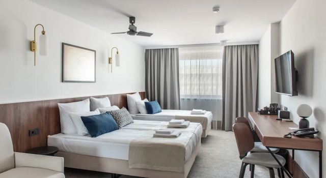 Трёхместный номер Business с дополнительной кроватью AIRINN Vilnius Airport Hotel RENOVATED 2025