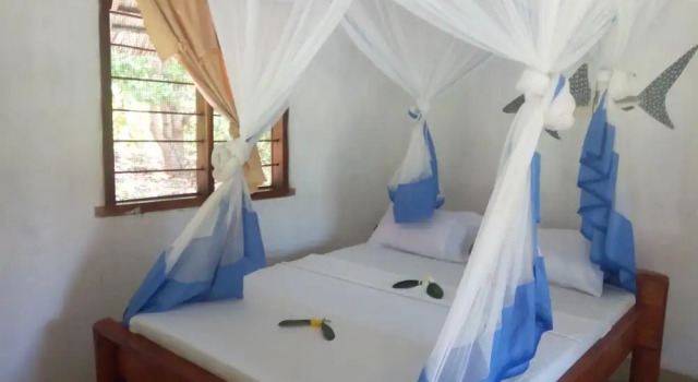 Mangrove Beach Bungalows, Prenota Hotel Utende 
