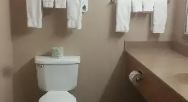 Двухместный люкс Canby Inn and Suites