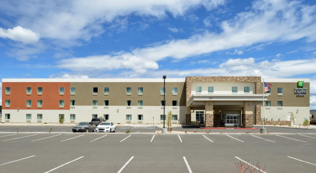 Holiday Inn Express & Suites Williams by IHG