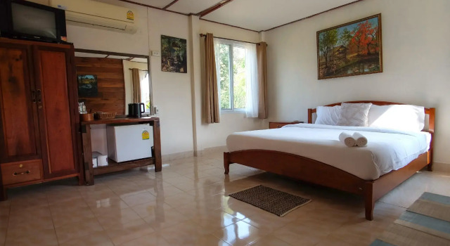 Baan Esan Country House, Varaa Hotelli Hotellit North-Eastern Thailand pysäköinnillä, Pysäköinti