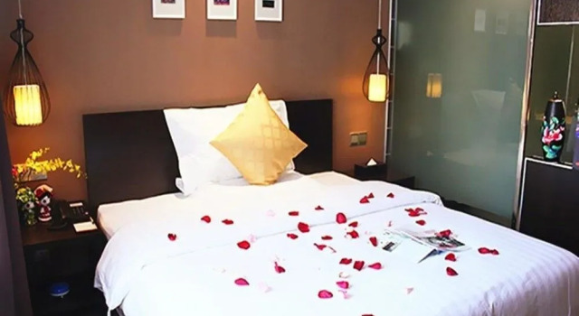Badi Hotel Nanya Feng Qing Hotel, Rezerwuj Hotel Hotele w Kunming z parkingiem, Parking