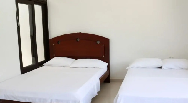 Четырёхместный номер Standard Hotel Restaurante Versalles