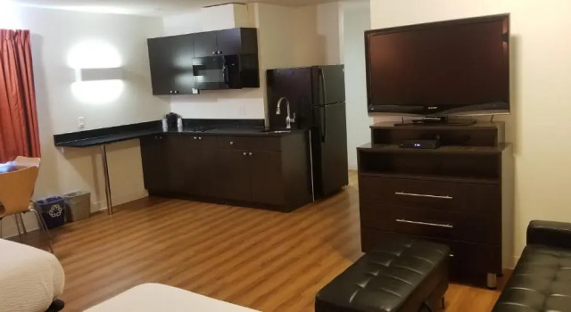 Люкс Deluxe Joys Inn Innisfail, AB