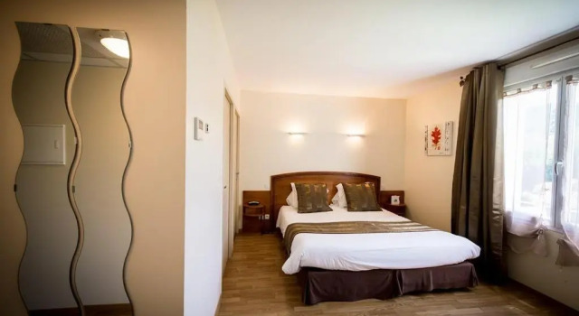 Четырёхместный номер Standard Hotel Le Lion dOr