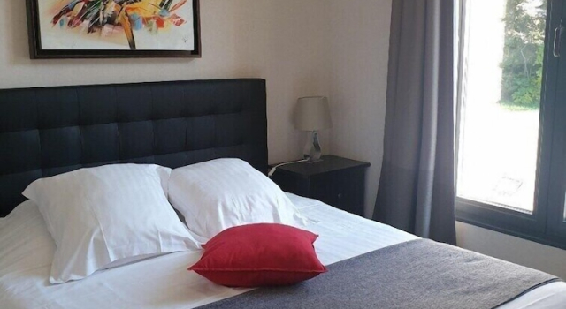 Апартаменты HPC Suites - Cassis Centre - Parking Securisé et Piscine Chauffée