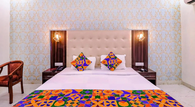 FabHotel Swess Grand, Забронировать Отель Отели Таджгандж 3 звезды, 3*