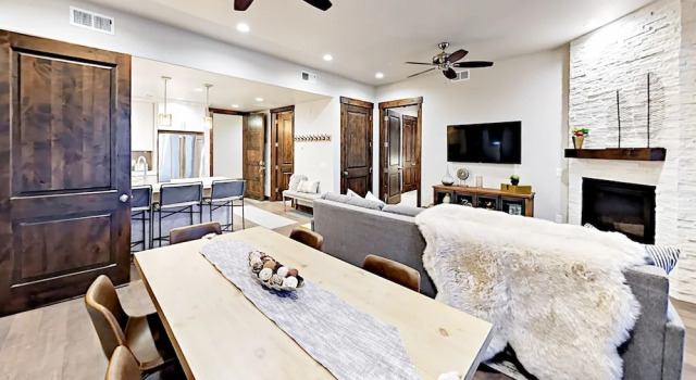 3793 Blackstone Drive Condo #1B by the Gondola 2 Bedrooms 2.5 Bathroom, Varaa Huoneisto  