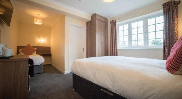 Трёхместный номер Standard Red Mullions Guest House