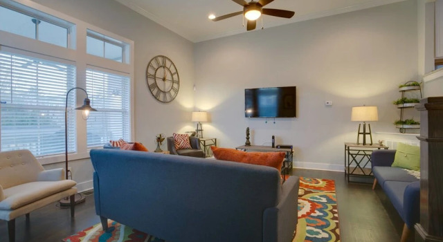 Industrial 3br/2.5ba Home Mins to DT by Domio, Prenota Hotel Hotel a Tennessee con parcheggio, Parcheggio