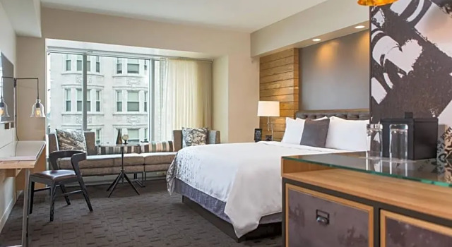 Номер Standard Renaissance Allentown Hotel