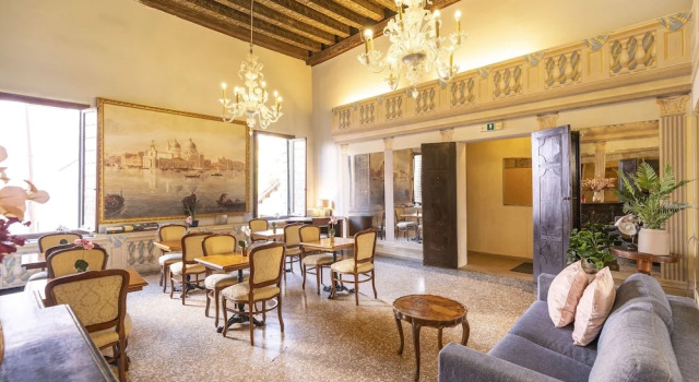 Residenza Centopietre - Dorsoduro by Wonderful Italy, Забронировать Апартаменты/квартира Отели Венеции с завтраком, рядом с Станция St. Tomà, Завтраки