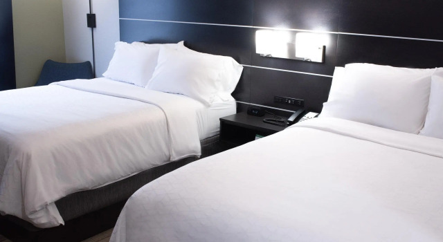 Четырёхместный номер Standard Holiday Inn Express Hotel & Suites Conover - Hickory Area by IHG