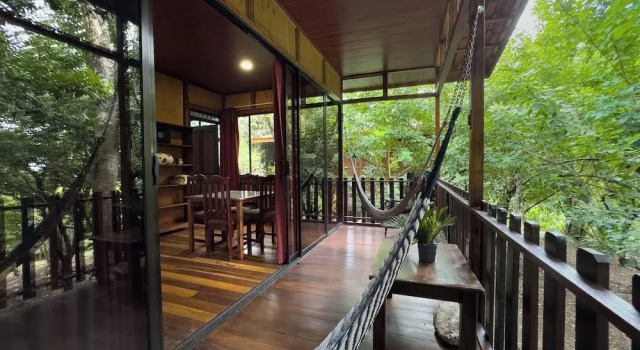 Бунгало Deluxe с балконом Hotel Heliconias Nature Inn & Hot Springs