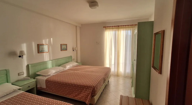 Трёхместный номер Classic с балконом Hotel Dania