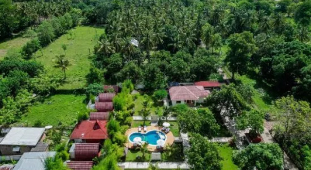Kaia Raya Surf Lodge, Prenota Hotel Desa Benete Indonesia